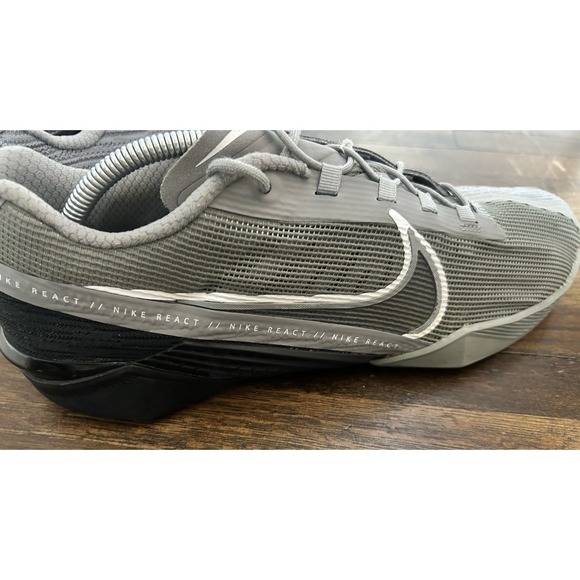 Men's Grey Nike React Metcon Turbo Running Shoes Size 11 Some Damage On One Shoe - Picture 8 of 10